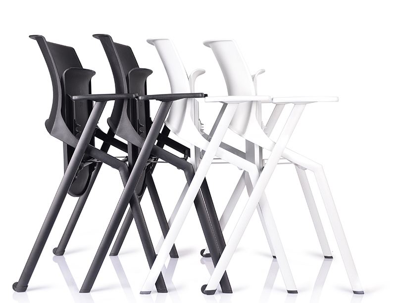 White folding chairs 