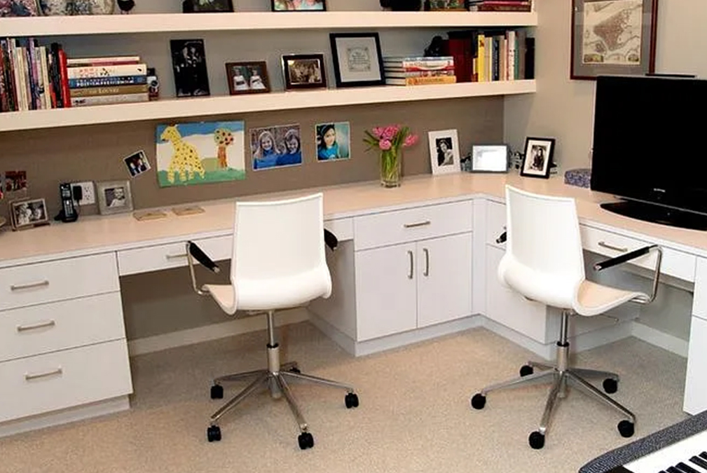 What are the benefits of custom home office furniture